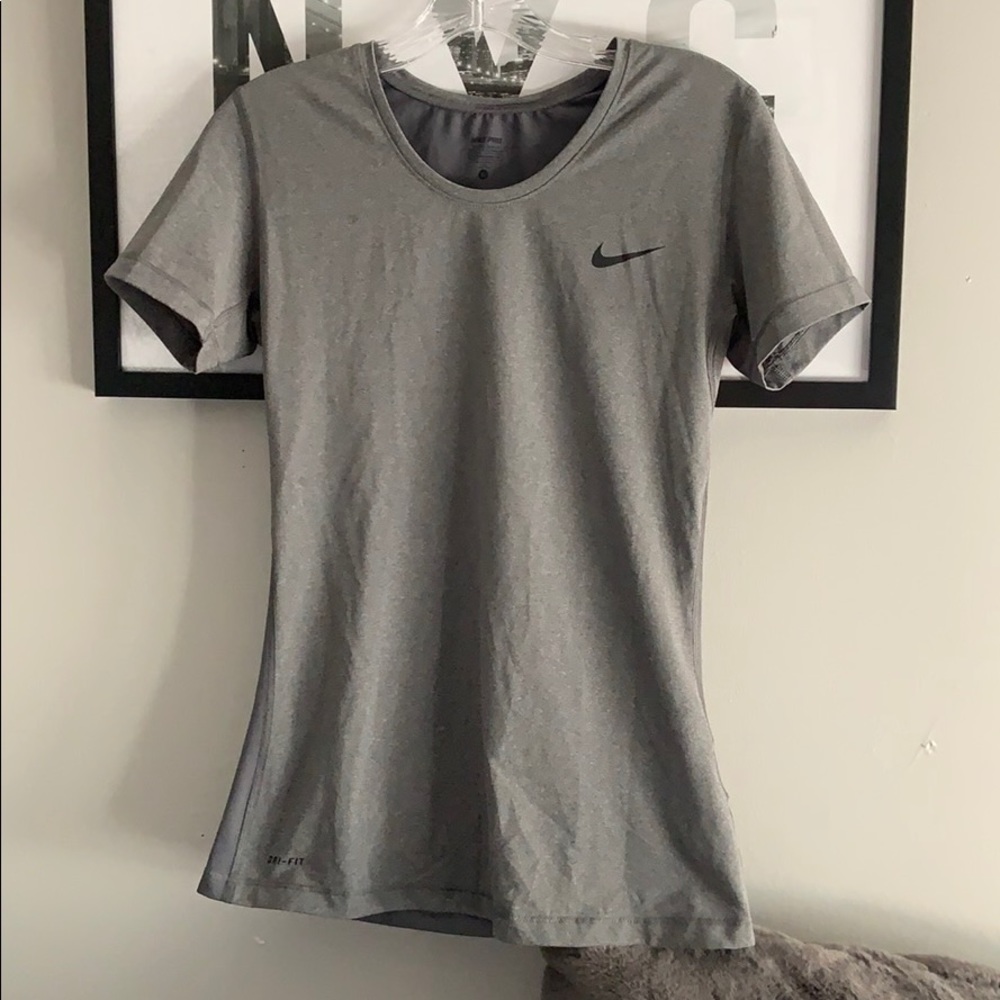 women’s nike pro t-shirt